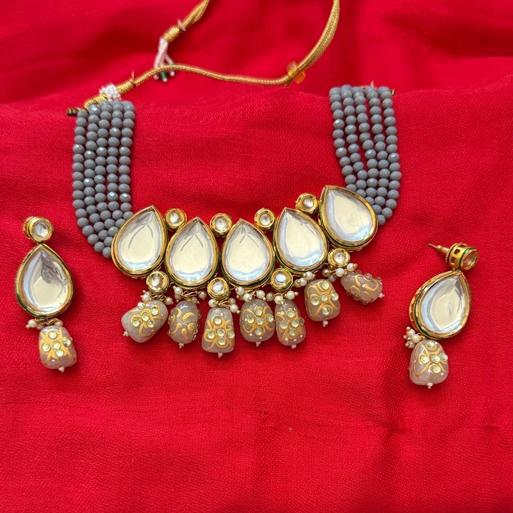 Elegant Gold and Gray Necklace Set